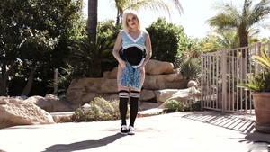 3rd Degree: Natural Tits Teen Kneelocks