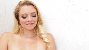 Gloryhole: Riley Takes Hold and Never Lets Go